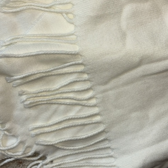 NEW Steve Madden ivory scarf with fringe unisex - Picture 4 of 5